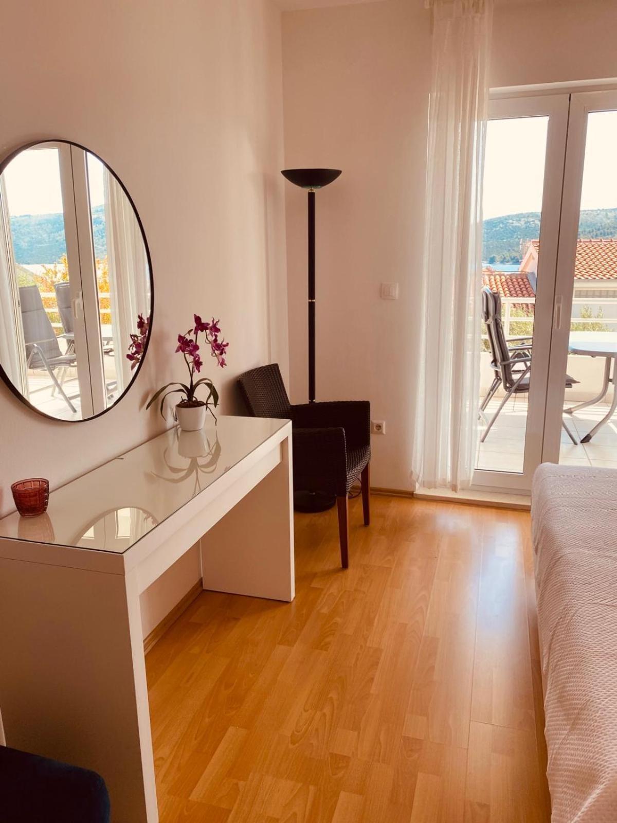 House Agradable Apartman Seget Vranjica Kültér fotó